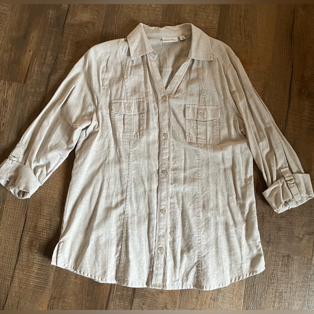 Studio Works button down linen blouse. New with tags. Women’s size Large.
